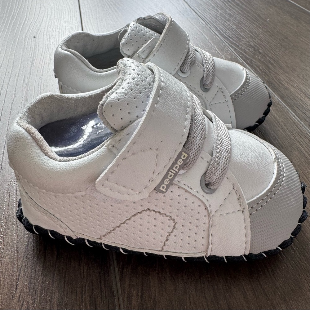 New Pediped White Leather Baby Sneakers - Easy Velcro Closure size 6-12 months